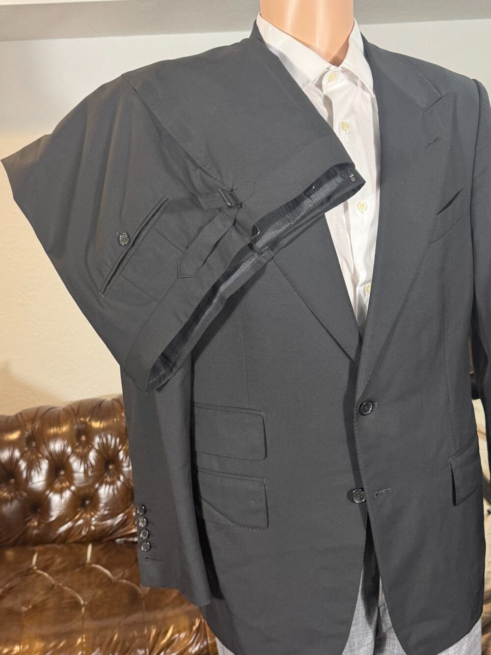 Tom Ford Black Peak Lapel 2 Piece Suit 52 42R US men's 36x29 Trousers